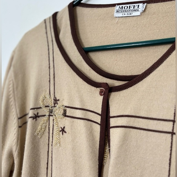 🎉4/30$🎉 Vintage 2-Piece Beige & Brown Cardigan Sweater & Floral Beaded 🤎 - Picture 2 of 8